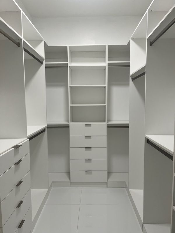 White U-shaped walk-in closet